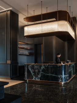 御湖云镜售楼部